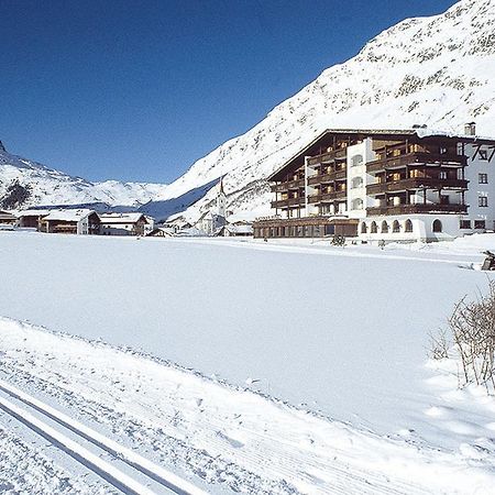 Alpenhotel Tirol Galtür エクステリア 写真