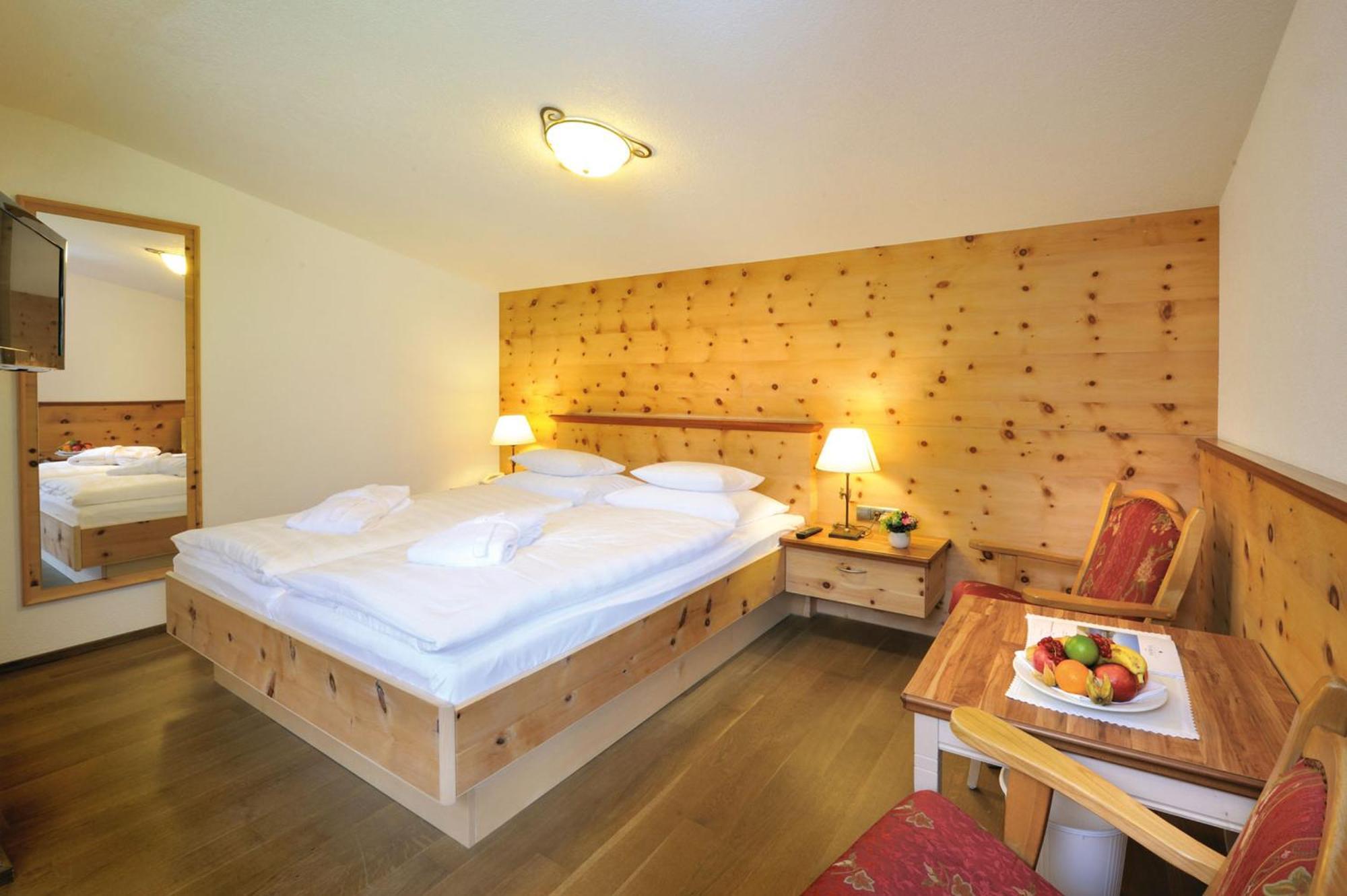 Alpenhotel Tirol Galtür エクステリア 写真