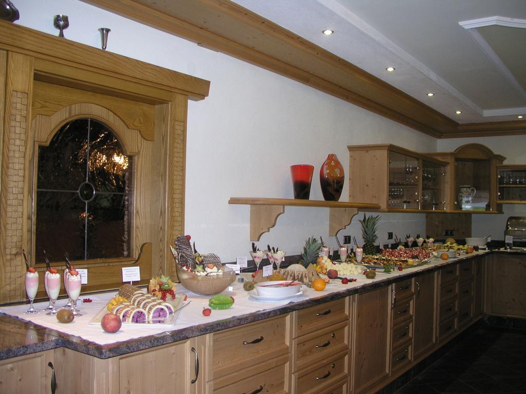 Alpenhotel Tirol Galtür エクステリア 写真