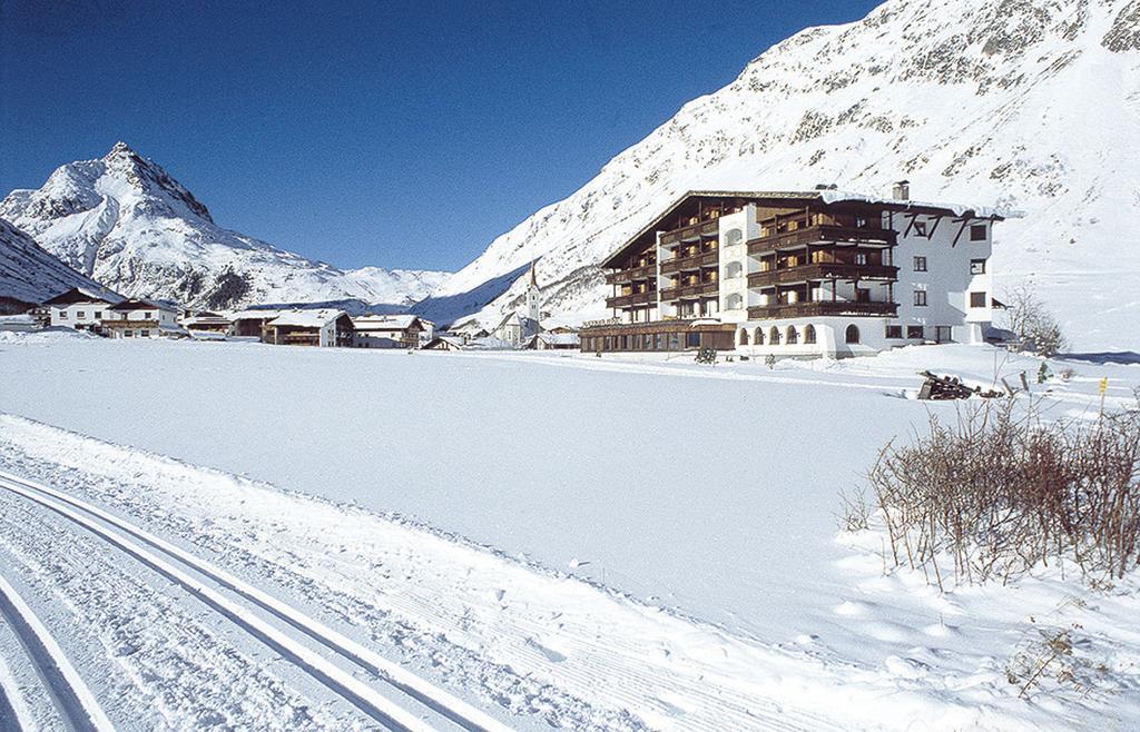 Alpenhotel Tirol Galtür エクステリア 写真