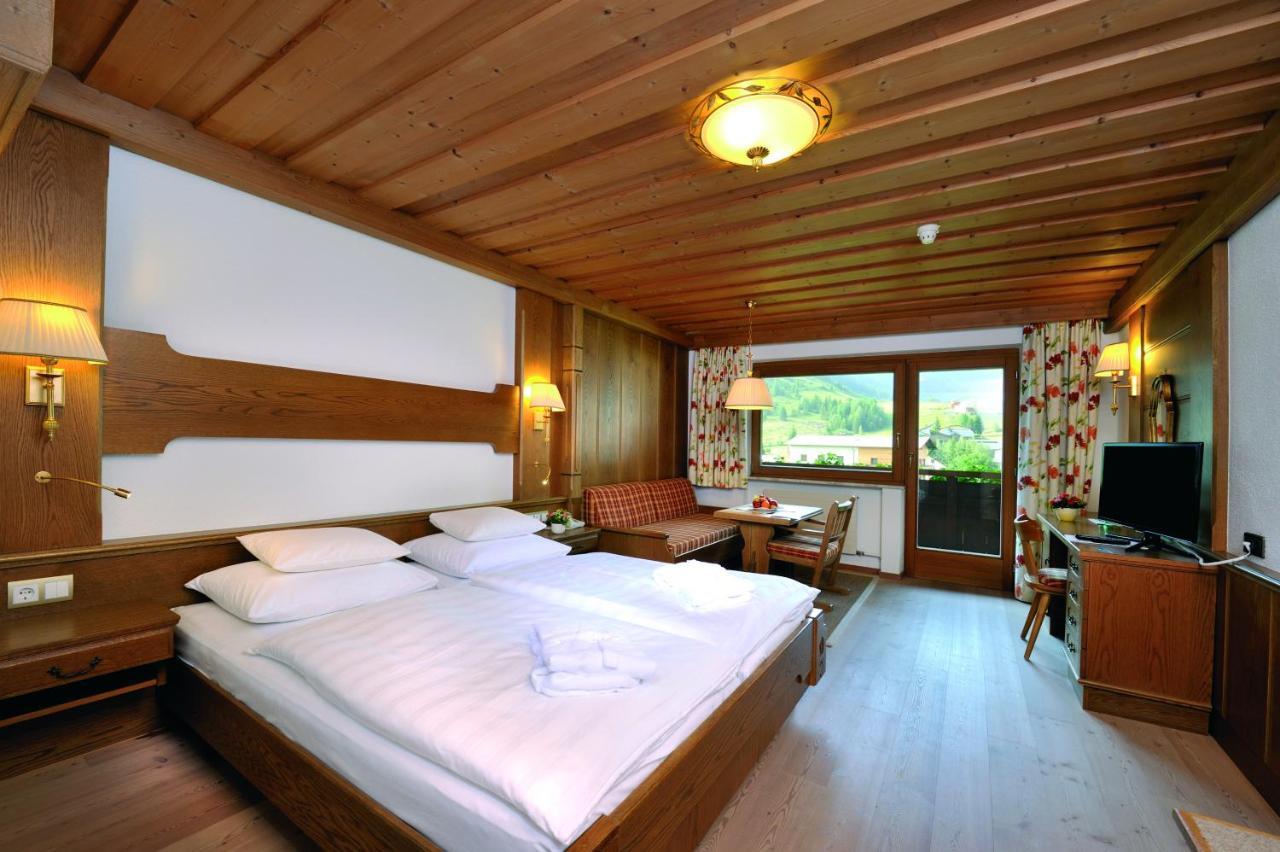 Alpenhotel Tirol Galtür エクステリア 写真
